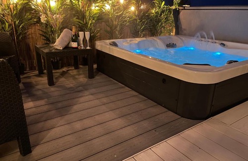 Swarland House | HOT TUB 5 Birch Creek