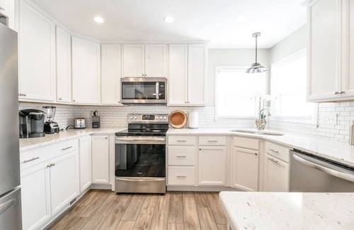 Open Gates House | Hot Tub | 7 Beds | Fire Pit | Patio & Grill