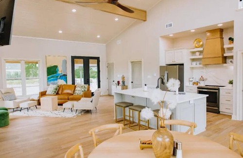 Pine Ridge House | Hot Tub- 75 Acres- Hollyview360-Lagom