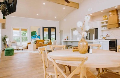 Pine Ridge House | Hot Tub- 75 Acres- Hollyview360-Lagom