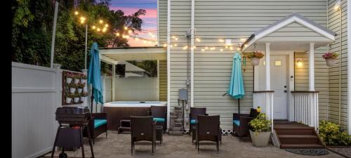 Lincolnville House | Hot tub- 80's Arcade- Pool table- Historic Downtown- 7 car parking
