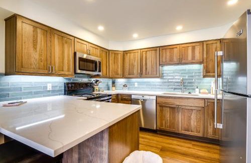 Warrior's Mark Apartment | Hot Tub Access Bright Breckenridge Condo