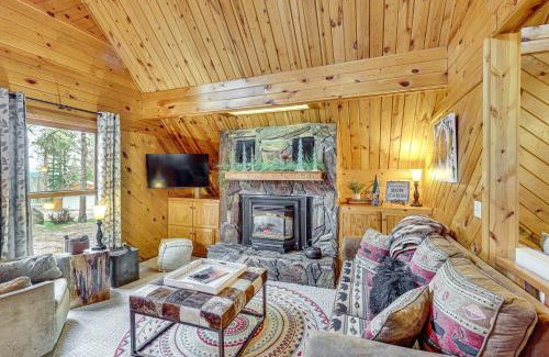 Lead House | Hot Tub and Arcade Table Spacious Retreat in Lead