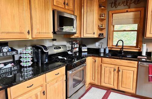 Scaly Mountain Cabin | Hot Tub and Beautiful Deck, Sky Valley Amenities, Sleeps 5