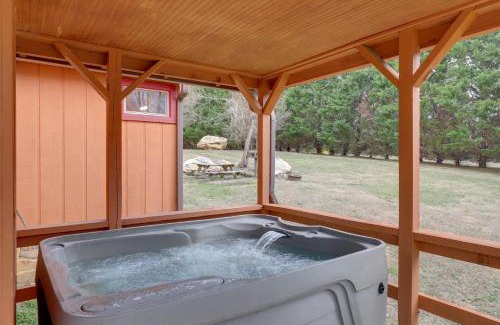 Hot Springs House | Hot Tub and Charcoal Grill Hot Springs Getaway!