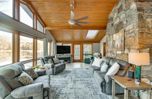 Lake Lure House | Hot Tub and Deck Cabin in Blue Ridge Mountains