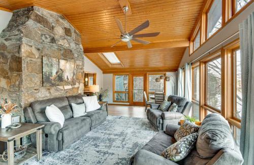 Lake Lure House | Hot Tub and Deck Cabin in Blue Ridge Mountains