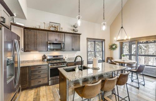 Lead House | Hot Tub and Deck Secluded Black Hills Retreat!