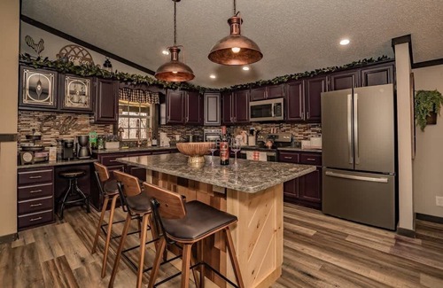 Sevierville Cottage | Hot Tub and Fire Pit, Conveniently Situated betwee