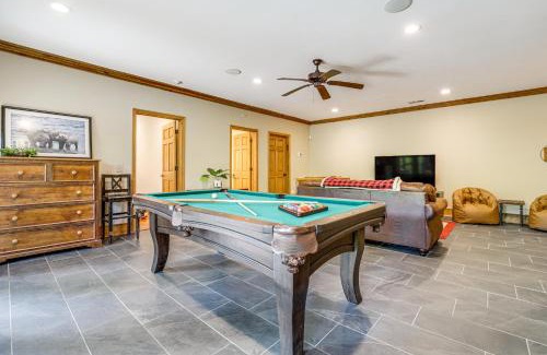 Franklin House | Hot Tub and Fire Pit Secluded Gem in Franklin