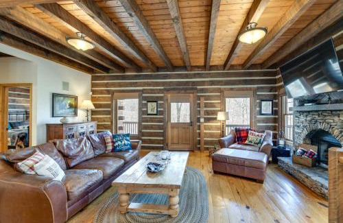 Franklin House | Hot Tub and Fire Pit Secluded Gem in Franklin