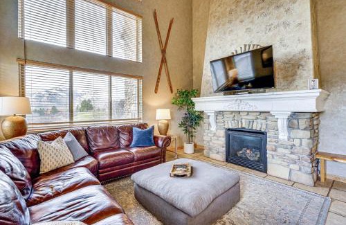 Wolf Creek House | Hot Tub and Mtn-View Deck Townhome in Eden