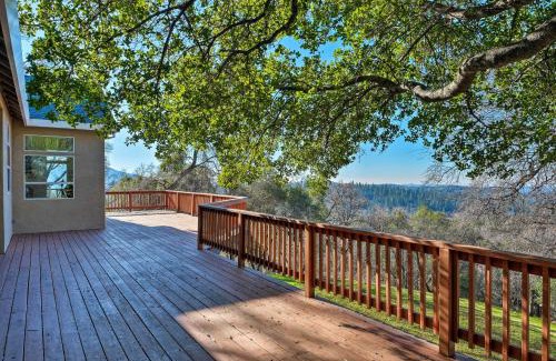 Columbia House | Hot Tub and Mtn Views Peaceful Columbia Retreat!