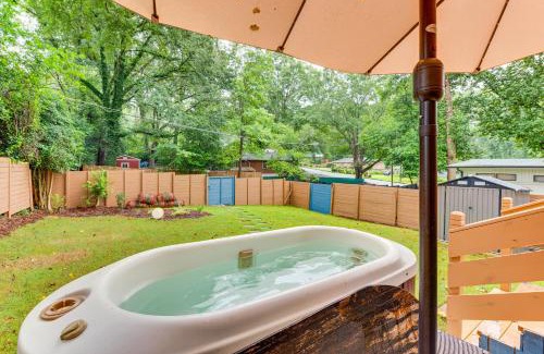 Church Street Apartment | Hot Tub and Patio Private Couples Escape in ATL