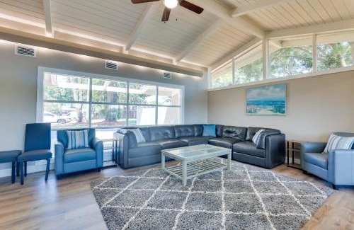 Orient Park House | Hot Tub and Pool Retreat on Bellows Lake!