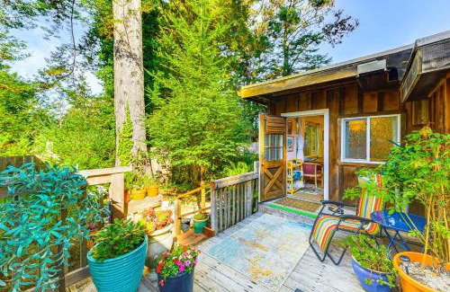Fort Bragg House | Hot Tub and Views Secret Garden Fort Bragg Cabin
