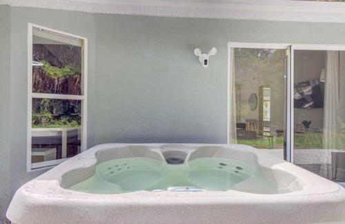 North Port House | Hot Tub, Breakfast, Game Room, & Close to Beaches