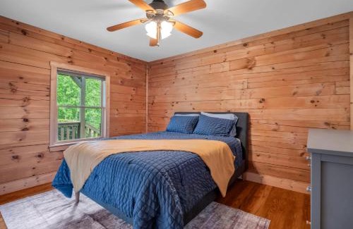 Vein Mountain House | Hot Tub - Cabin Retreat -Firepit - Lake Lure - Chimney Rock