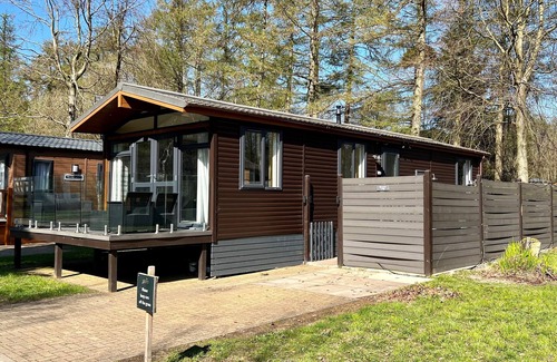 Swarland Cabin | Hot tub Countryside Lodge with golf course