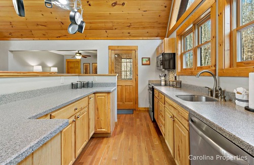 Clearwater Creek Cabin | Hot Tub! Creek! Moondance by Carolina Properties - Pet Friendly, Creek!