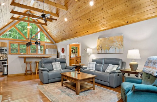 Clearwater Creek Cabin | Hot Tub! Creek! Moondance by Carolina Properties - Pet Friendly, Creek!