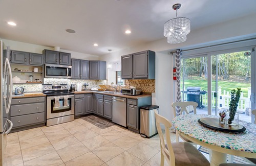 Reeders House | Hot Tub, Deck & Game Room: Spacious Poconos Escape