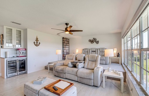 Astatula House | Hot Tub, Dock & Views: Lakefront Astatula Estate!