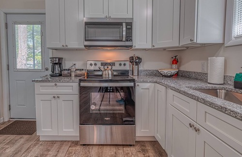 Tobyhanna Ski Chalet | Hot Tub / Fire Pit / Fire Place / Family