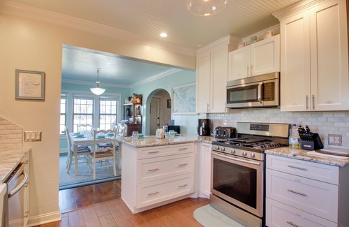 Lawton Cottage | Hot Tub, Fire Pit & Grill: Stone Cottage in Lawton