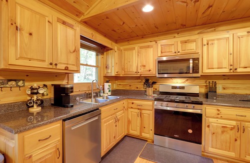 Blue Ridge Cabin | Hot Tub & Fire Pit: Secluded Blue Ridge Cabin!
