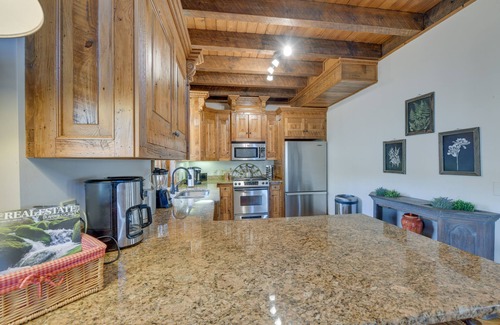 Franklin Cabin | Hot Tub & Fire Pit: Secluded Gem in Franklin