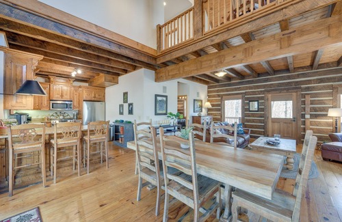 Franklin Cabin | Hot Tub & Fire Pit: Secluded Gem in Franklin