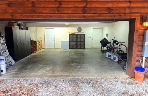 Waynesville House | Hot Tub, Fire Pit, Views, Starlink Wi-fi