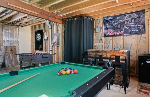 Pocono Lake Ski Chalet | Hot Tub Fire-place Game Room Arrowhead Lake