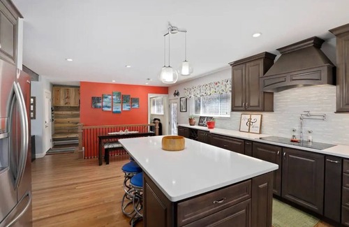 University Park House | Hot Tub, Firepit, Backyard Oasis- Pet Friendly!