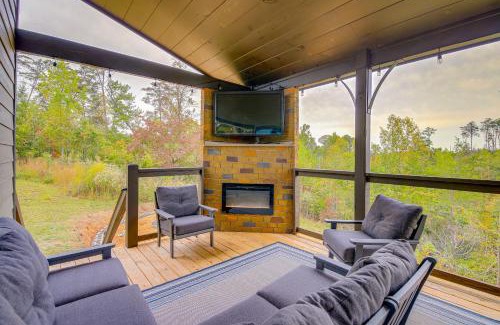 Sevierville House | Hot Tub, Fireplace and Views Sevierville Retreat!