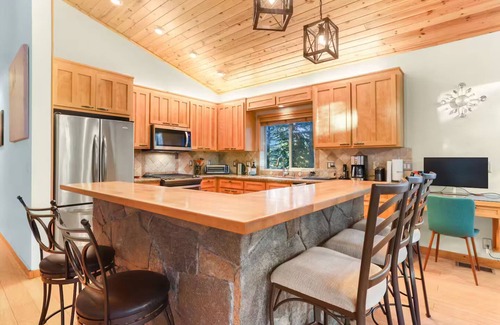 Truckee Apartment | Hot Tub, Game Area, Open Floor Plan, Large Kitchen