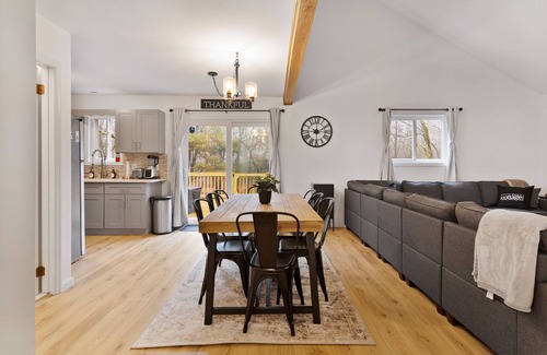 Albrightsville Cottage | Hot tub/Game Room: Relax & Unwind @ Zara’s Cottage