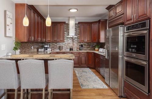 Mars Hill House | Hot Tub, Game Room ✯ 20 min to Downtown Asheville! One Mile to Mars Hill University!