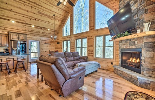 Unaka Cabin | Hot Tub & Game Room: Mountaintop Cabin in Murphy!