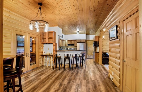 Baraboo House | Hot Tub! Game Room! Sauna! Grill! Baraboo/Dells