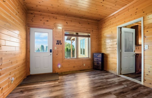 Baraboo House | Hot Tub! Game Room! Sauna! Grill! Baraboo/Dells