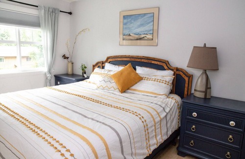 Shawnigan Lake House | Hot Tub, Games Room, Fire Pit and more, Shawnigan