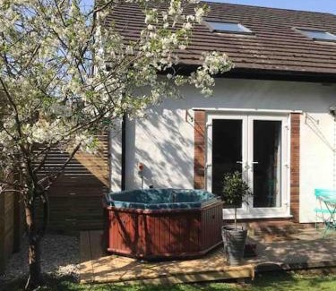 Llansanffraid Glan Conwy House | Hot tub - Number 37