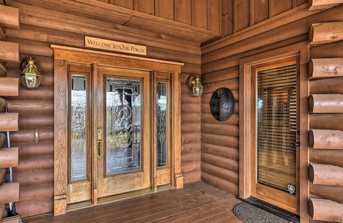 Piney Cabin | Hot Tub, Grill: Hilltop Log Cabin in Hot Springs!