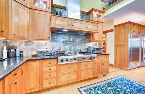 Longmeadow House | Hot Tub, Gym, Game Room! Luxe Estate in Longmeadow