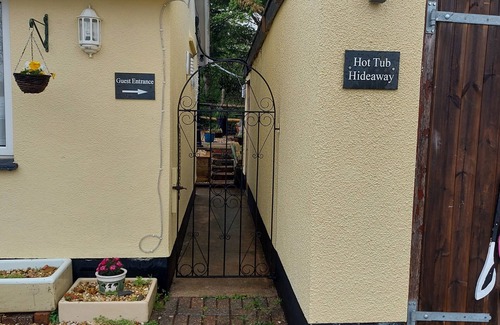 Hemyock House | Hot Tub Hideaway - luxury romantic getaway in stunning countryside. Pet friendly