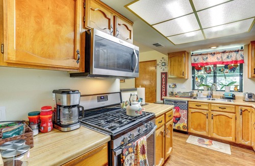Redding House | Hot Tub & Horse Boarding on 3 Acres in Redding!