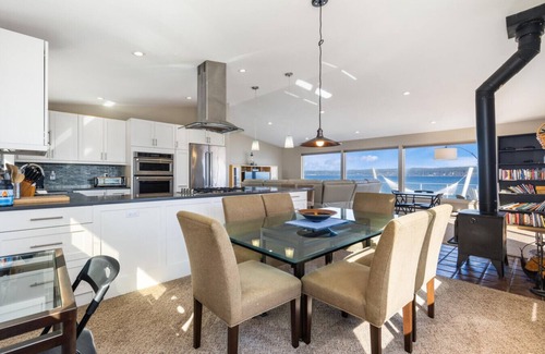 Adelma Beach House | Hot Tub I Waterfront I Whale Watching
