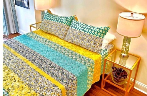 Weaverville House | Hot Tub-King Bed-Large TV and Family Room-Well stocked-15 min to Dt Asheville
